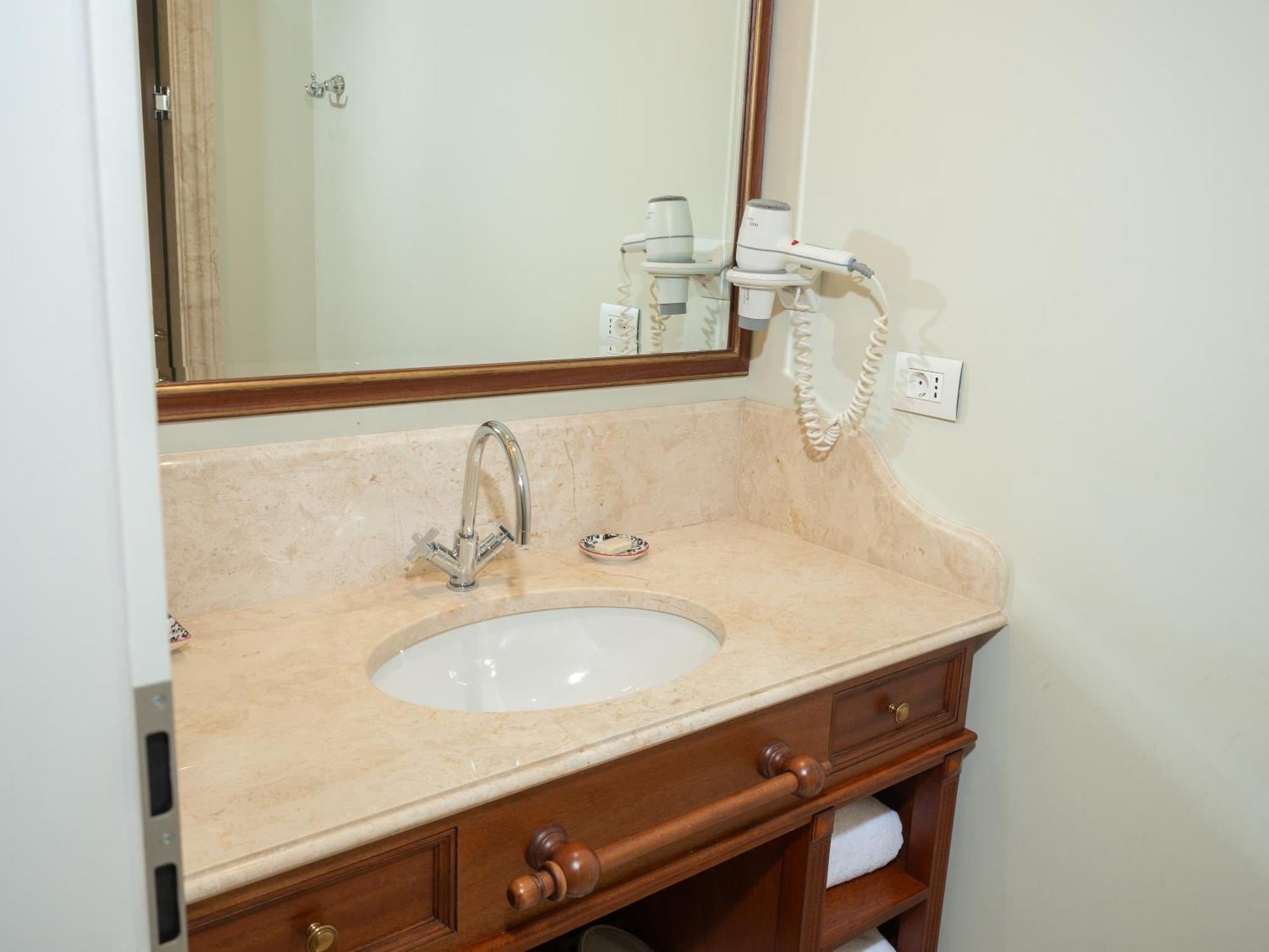 Ebel Boutique Hotel Τίρανα Εξωτερικό φωτογραφία